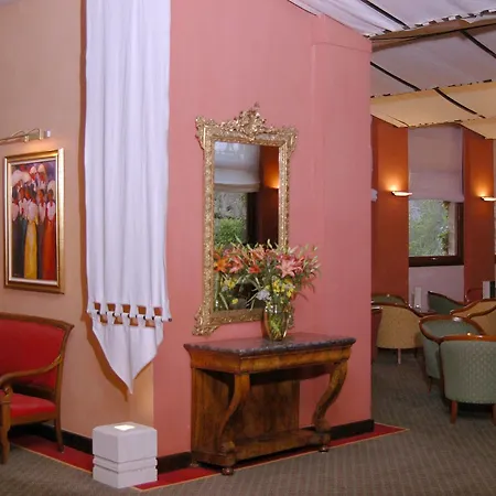 Borghese, The Originals Relais Hotel Greoux-les-Bains