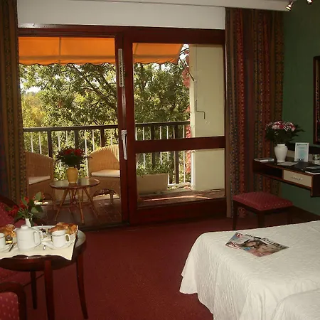 Hotel Borghese, The Originals Relais Gréoux-les-Bains